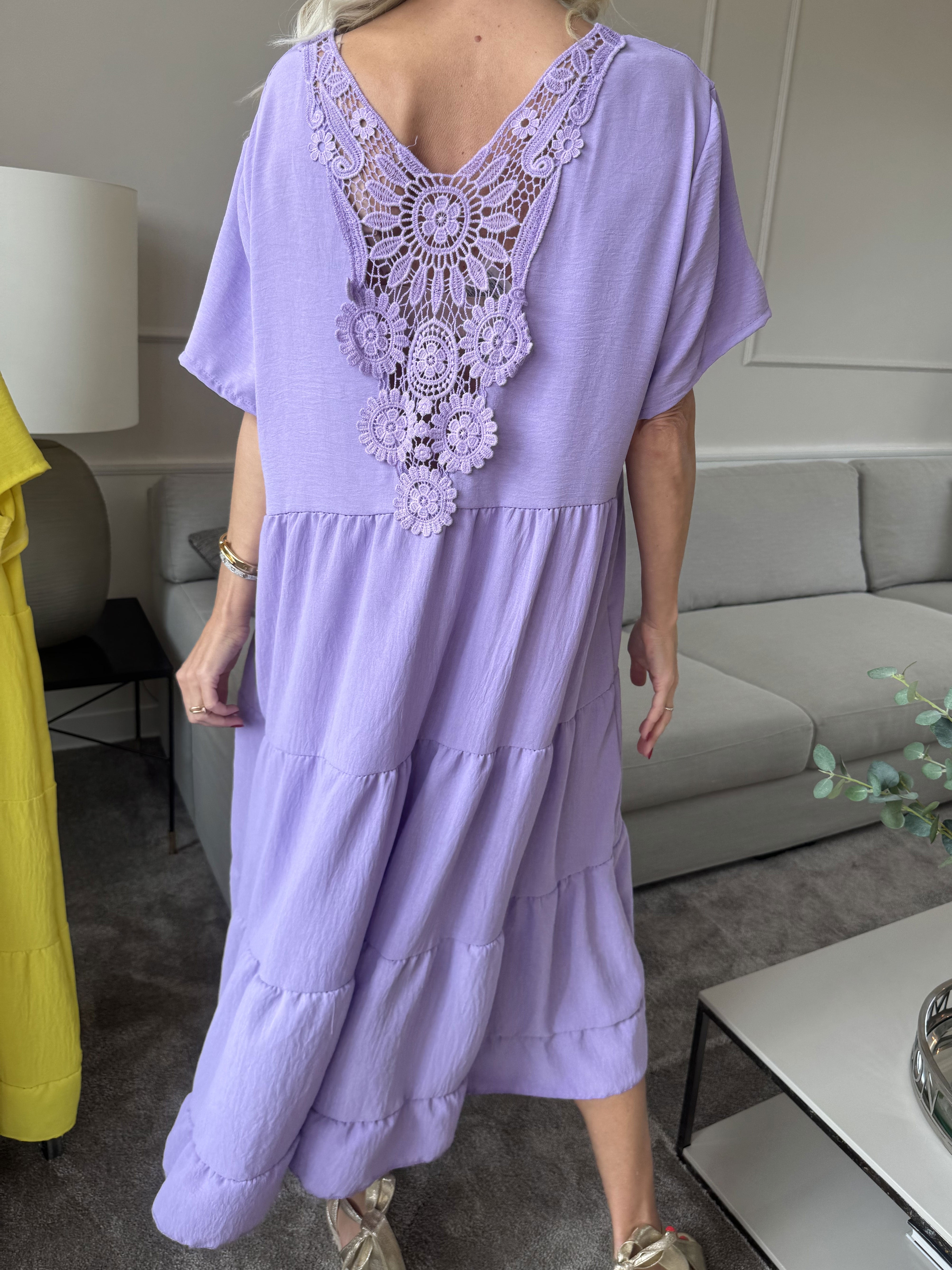 Shayna - Tunikakjole i viskose med broderet detaljer på ryggen